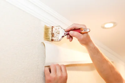 Pose de papier peint à Vassens — revêtements muraux et toiles de verre